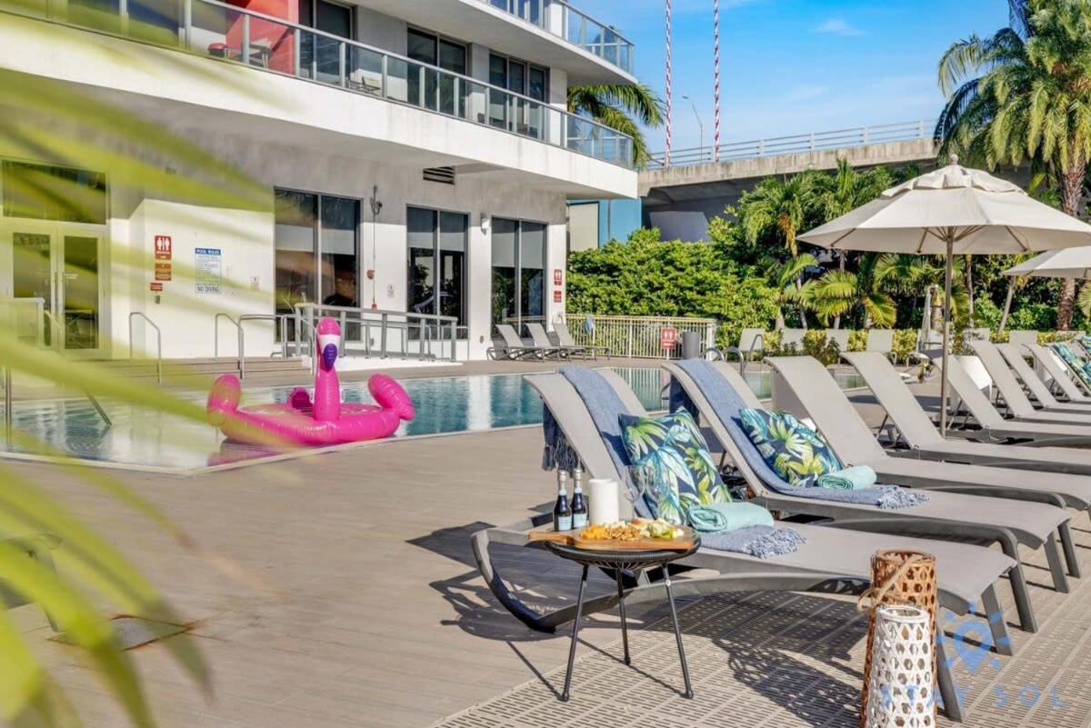 Amenities Balcony W Stunning Views-Beachfront Hallandale Beach Exterior photo